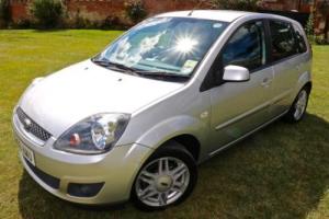 2007 (56) Ford Fiesta 1.6 Ghia, VERY LOW MILEAGE, FULL SERVICE HISTORY Photo