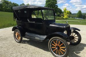 Ford: Model T Touring Photo