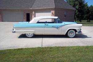 1955 Ford Fairlane covertible Photo