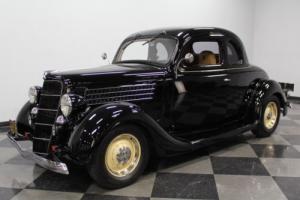1935 Ford Coupe Photo