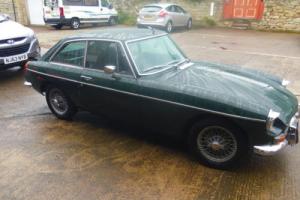 MGB GT 1972 british racing green wire wheels chrome bumpers moted