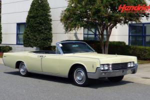 1966 Lincoln Continental Photo