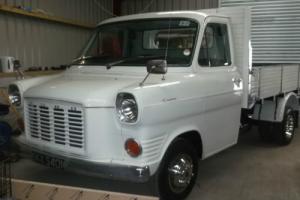 CLASSIC TRANSIT MK1 BULL NOSE WITH 2.4 YORK DIESEL DROPSIDE PICKUP READY TO SHOW Photo