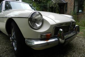 1967 MG B GT OLD ENGLISH WHITE