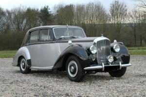 1954 BENTLEY R-TYPE SALOON FINISHED IN STUNNING MASONS BLACK OVER SILVER Photo