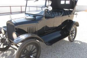 1924 Ford Model T touring car Photo