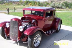 1930 Ford Model A 5-window coupe