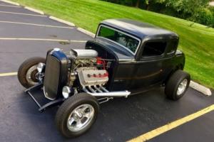 1932 Ford Model A 5-Window Coupe