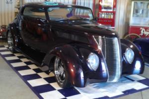 1937 Ford Cabriolet coupe