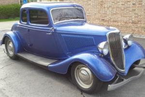 1934 Ford 5-w coupe Photo