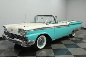 1959 Ford Galaxie Skyliner Photo