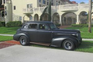 1937 OLDSMOBILE SEDAN 4 DOOR