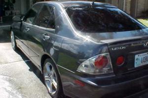 2002 Lexus IS Photo