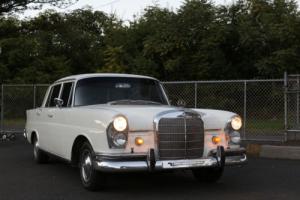 1965 Mercedes-Benz 200-Series Photo