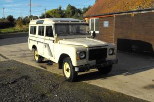 1981 LAND ROVER 109 V8 S.W. STAGE 1 Very rare barn find all there solid chassis Photo
