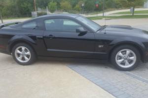 2007 Ford Mustang GT Deluxe Coupe Photo