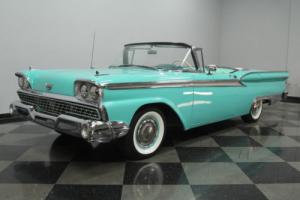1959 Ford Galaxie Skyliner Photo