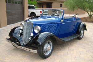 1933 Ford Model B Cabriolet Photo