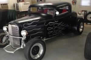 1932 Ford 3 window coupe Photo