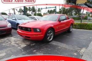 2006 Ford Mustang 2006 Ford Mustang V6 Deluxe 2dr Coupe Photo
