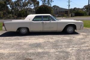 1961 Lincoln Continental Photo