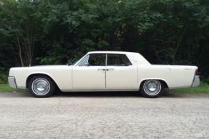 1964 Lincoln Continental Photo