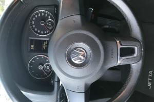 2010 Volkswagen Jetta Limited Photo
