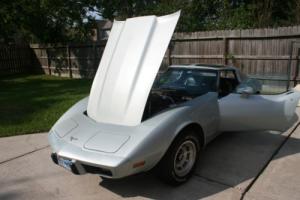 1977 Chevrolet Corvette L48, T-TOPS