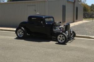 ford 1932. 3 window coupe Photo