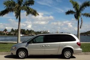 2003 Chrysler Town & Country LX Photo