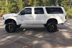 2005 Ford Excursion Photo