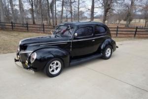 1939 Ford Deluxe Photo