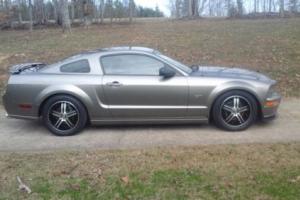 2005 Ford Mustang coupe Photo