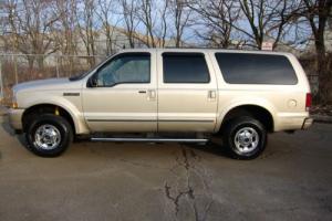 2004 Ford Excursion Photo