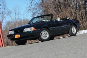 1990 Ford Mustang Photo