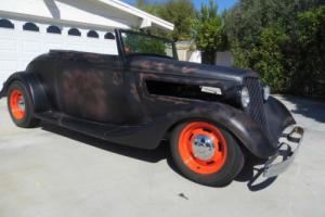 1934 Ford Cabriolet / 3 Window Coupe