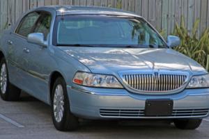 2005 Lincoln Town Car Signature Limited Photo