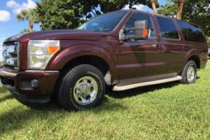 2001 Ford Excursion Photo