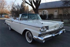 1959 Ford Galaxie Skyliner Photo