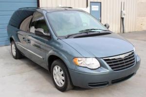 2007 Chrysler Town & Country Touring Photo