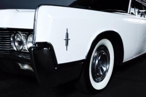 1966 Lincoln Continental Photo