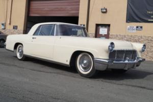 1957 Lincoln Continental Photo