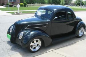1937 Ford 5-WINDOW COUPE Photo