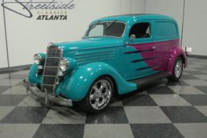 1935 Ford Sedan Delivery Photo