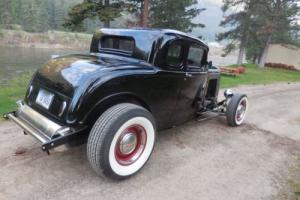 1932 Ford 5 window coupe Photo
