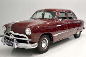 1949 Ford Custom Deluxe Photo