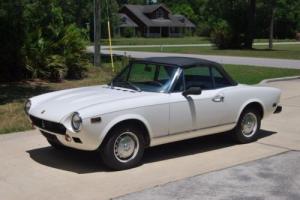 1975 Fiat 124 Spider Photo