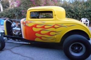 1932 Ford DELUXE 3 WINDOW COUPE COUPE Photo