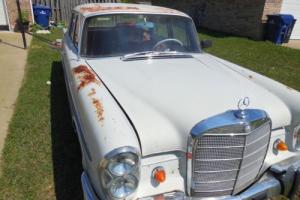 1962 Mercedes-Benz 200-Series Photo