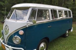 1966 Volkswagen Bus/Vanagon 15-Window Deluxe